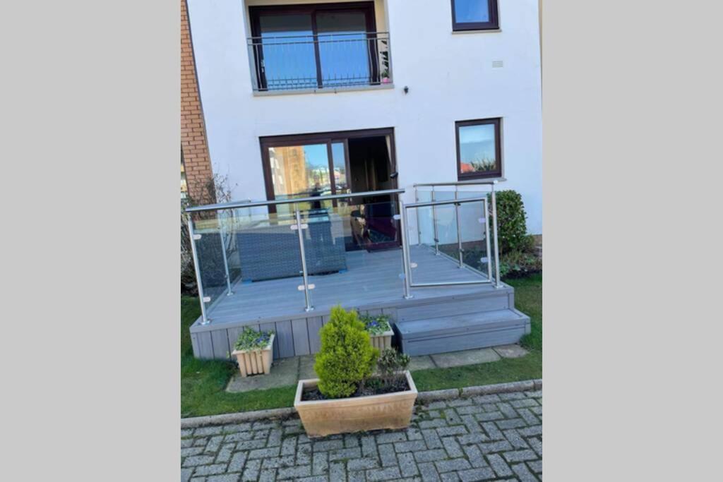 Largs Sea Front, Modern Apartment מראה חיצוני תמונה