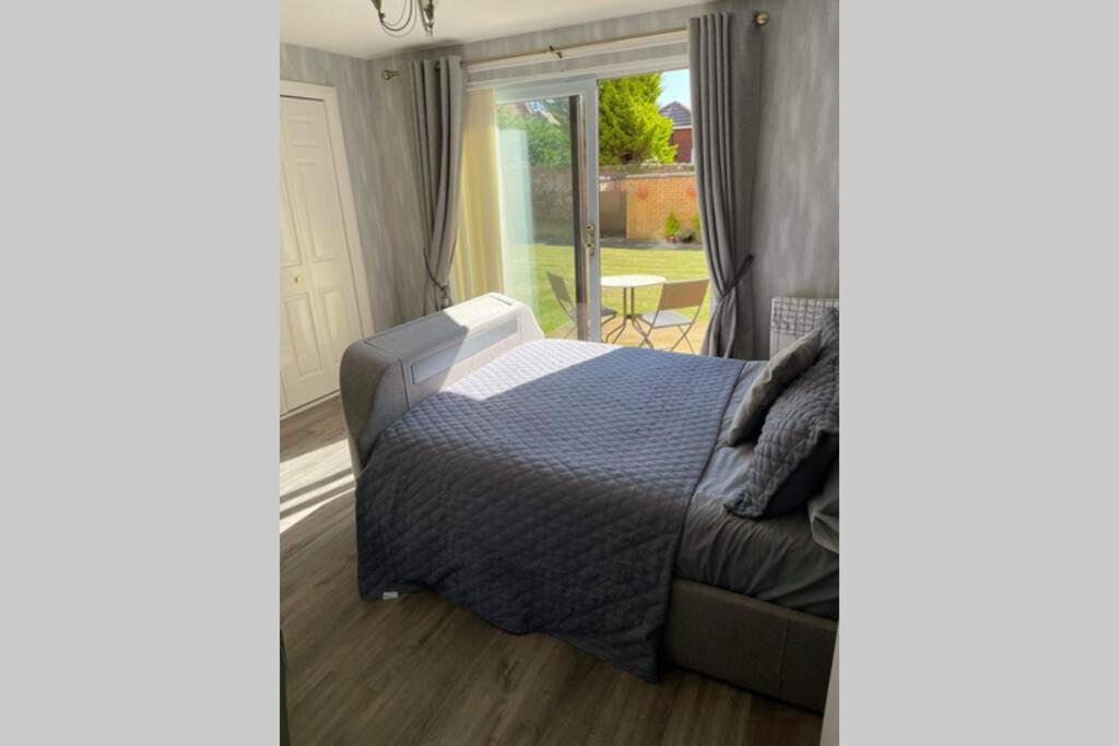 Largs Sea Front, Modern Apartment מראה חיצוני תמונה