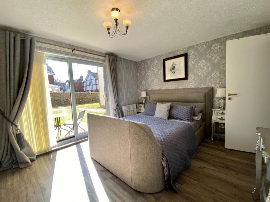 Largs Sea Front, Modern Apartment מראה חיצוני תמונה