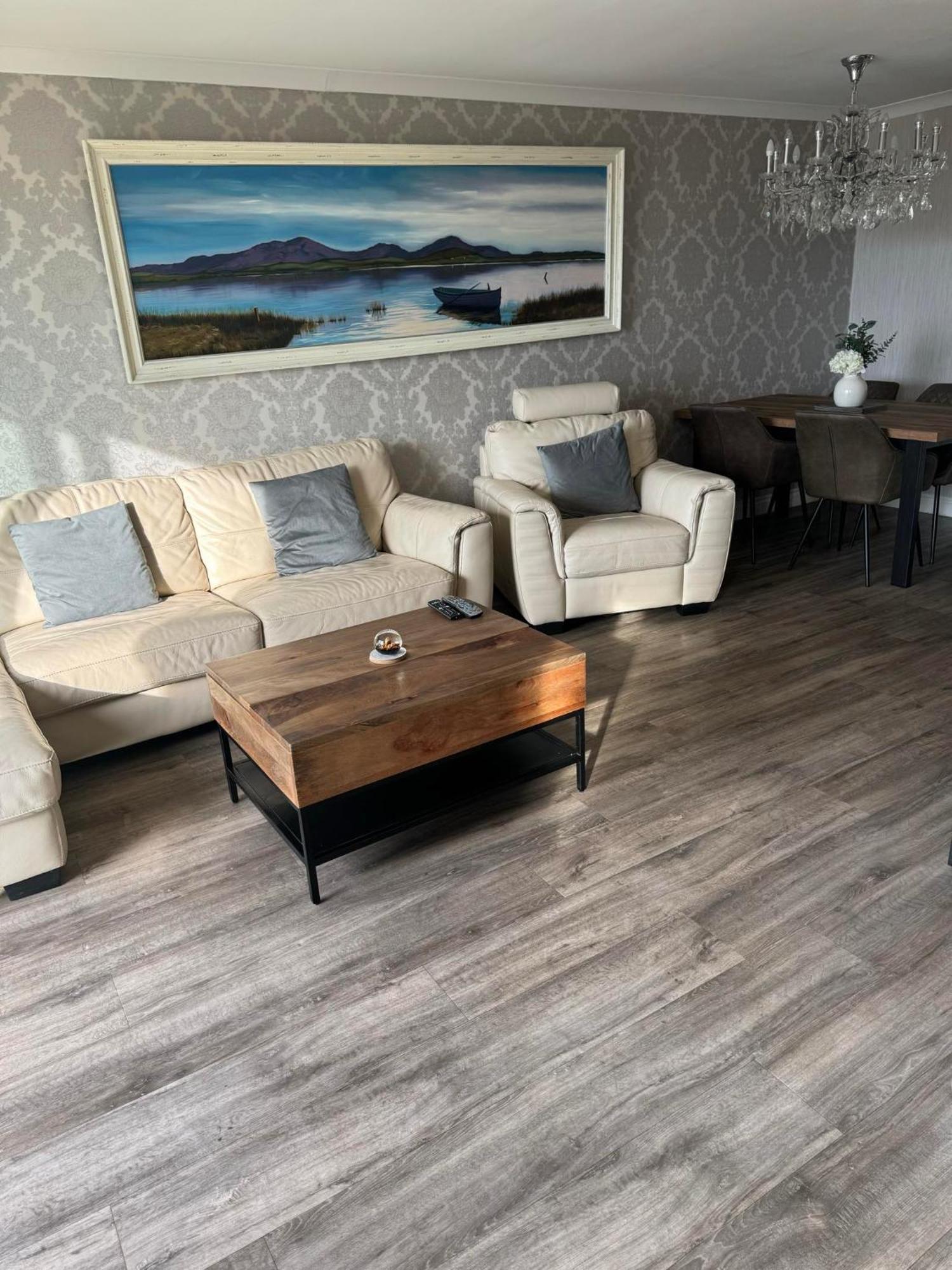 Largs Sea Front, Modern Apartment מראה חיצוני תמונה